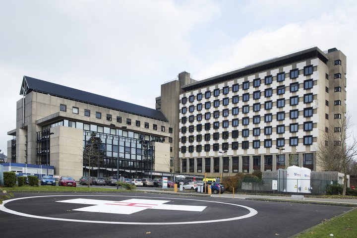hopital_dehors.jpg