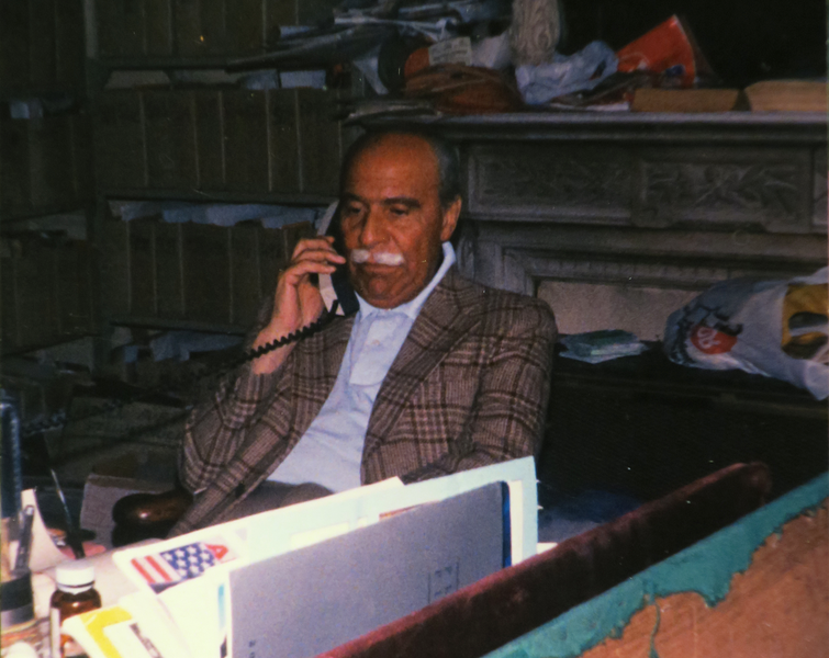 ep3_portrait-bureau-IMG_7146.png